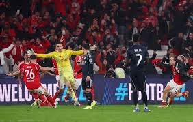 面对 Overbet（超额下注）：对手是在诈唬还是价值榨取？（当对手超额下注时：究竟是大胆诈唬还是强牌价值最大化？）